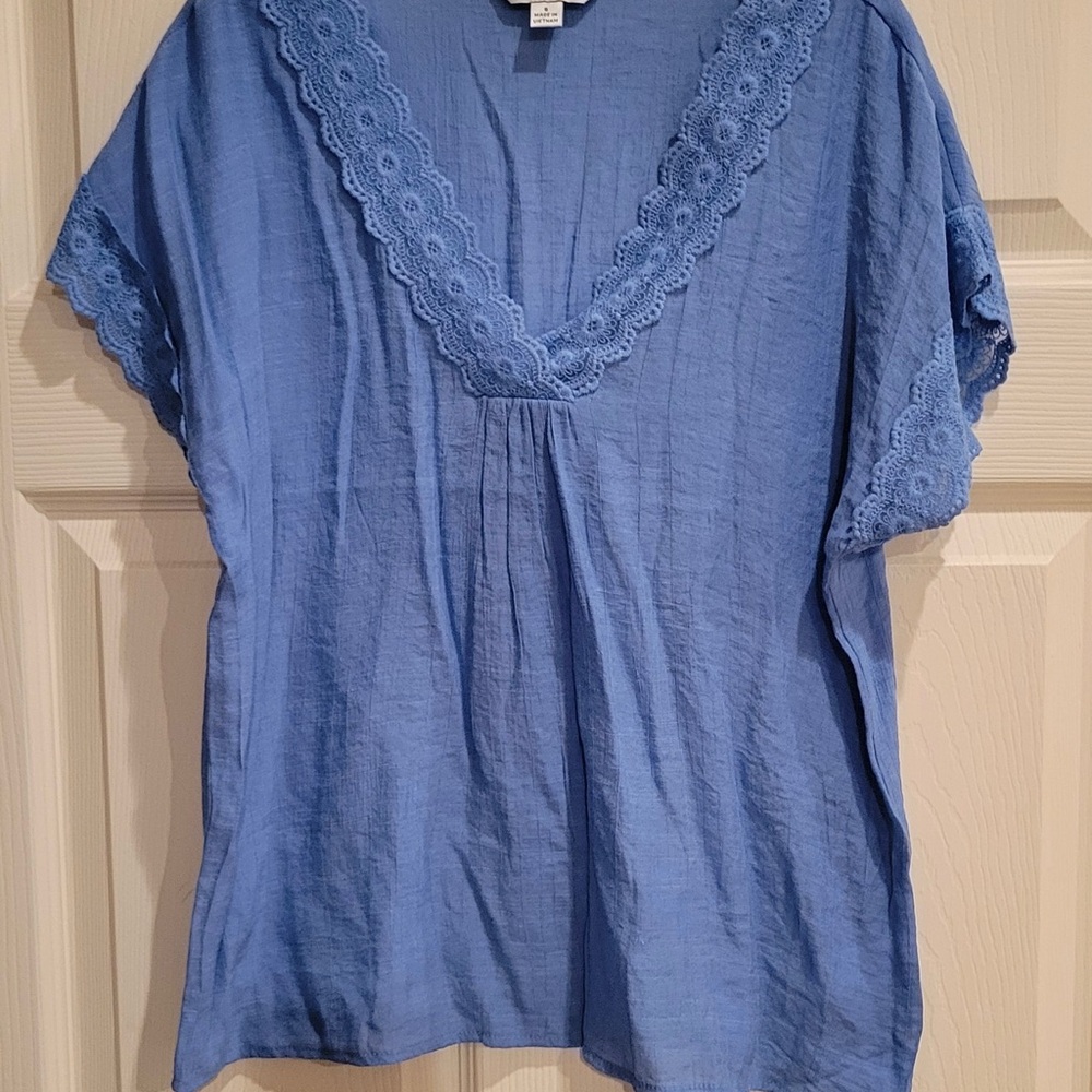 Counterparts NWOT Blue Lace Trim Blouse size small